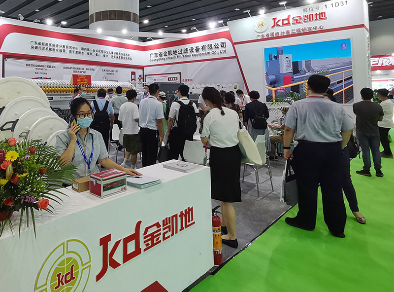 客戶現場谘詢、簽合同
